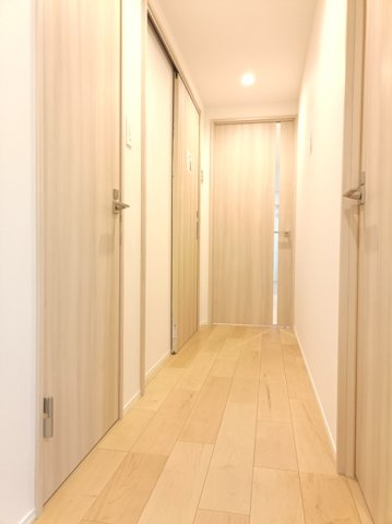 【廊下】　美しい木目が暮らしに温もりと安心感を与えてくれます。