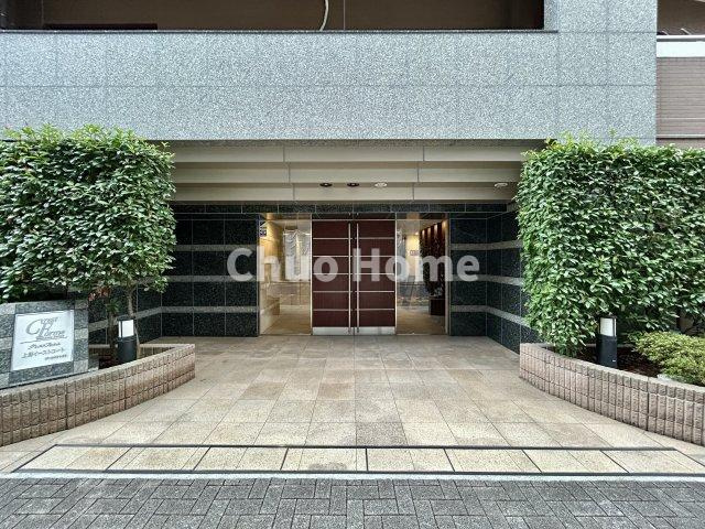 【エントランス】マンションのエントランスは、その物件の印象を決める、顔とも言える場所です。毎日通る場所ですからきれいなのが一番です。