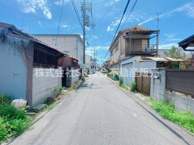 前面道路含む現地写真です