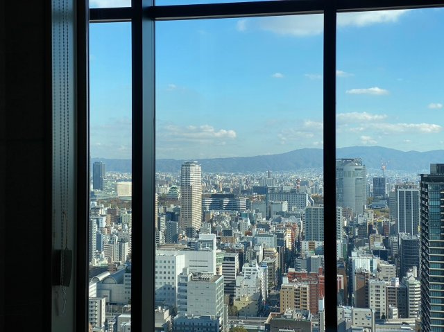 【ビューバスルームからの展望】バスルームの電気を消せば、まるで夜空に浮かんでいるような気分に☆