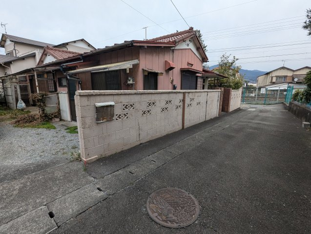 敷地が約90坪と広々としています。自由な間取りでお家が建てられます。駐車場を広く取る事も可能です。