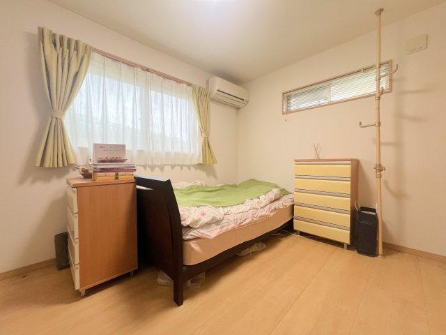 一階南側洋室で、2方からの採光が確保でき明るい室内です！