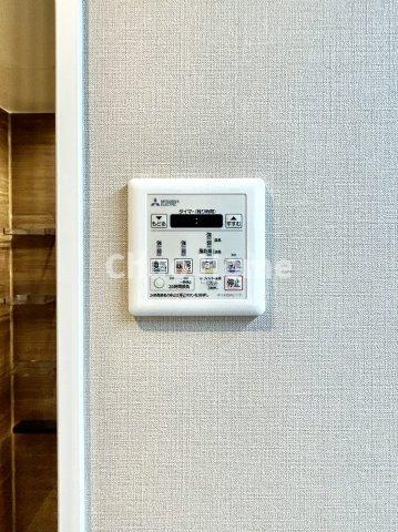 【浴室乾燥機】暖房・冷風・換気・乾燥が可能です。毎日を快適に過ごせるうれしい機能が揃っています。雨の日の洗濯物も安心です。