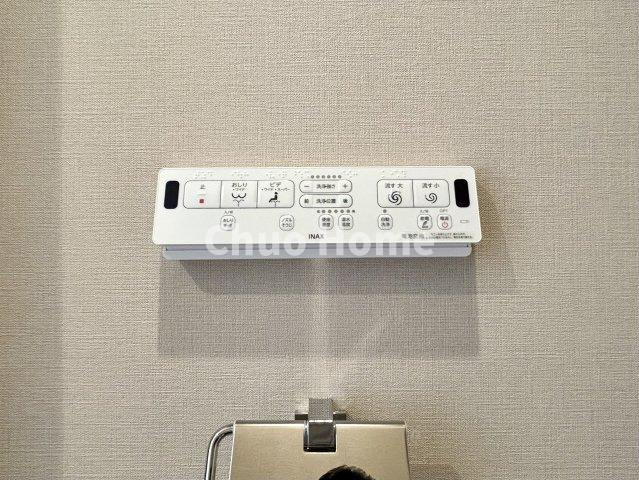 【ウォシュレット】清潔に使いたいお手洗いには最適な設備です。もちろんウォームレットも標準装備です。