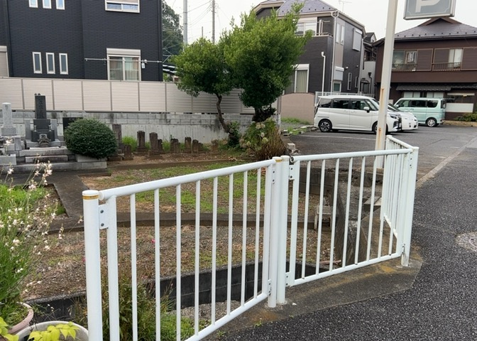 土地の面積＝住宅面積ではありません。建ぺい率の問題などで、土地のある場所によって住宅を建てられる面積は限られています。高さもしかり、「土地」という言葉の中には、建築条件も含まれると考えておきましょう。
