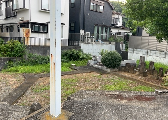 隣家の土地はどうなっているのか、生活利便施設が近くにあるのか、学校まで近いかなど、お客様のライフスタイルにあわせたイメージが重要です。また、近くにあると困る施設が近くにないかも確認するといいでしょう。