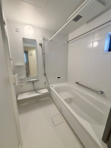 【浴室】浴室換気乾燥機付で毎日快適なバスタイムを。1日の疲れを癒してください。