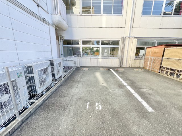 平面駐車場1台完備