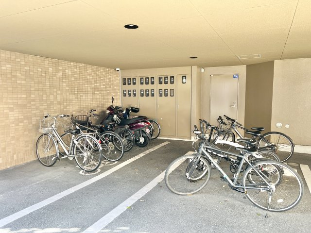 屋根付き駐車場完備