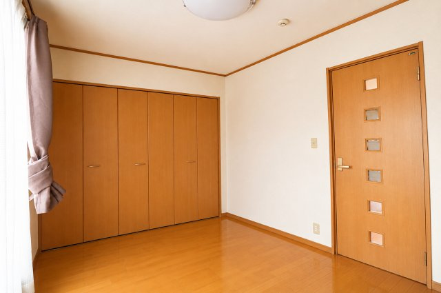 2階中部屋！収納力いっぱいです！