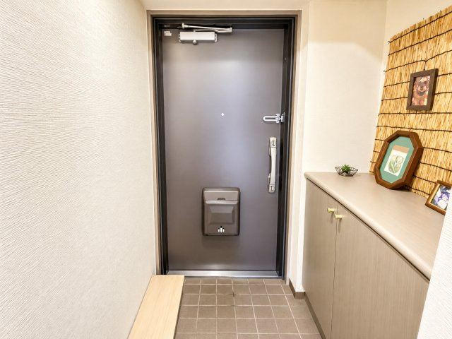 毎日通る玄関はこちらです