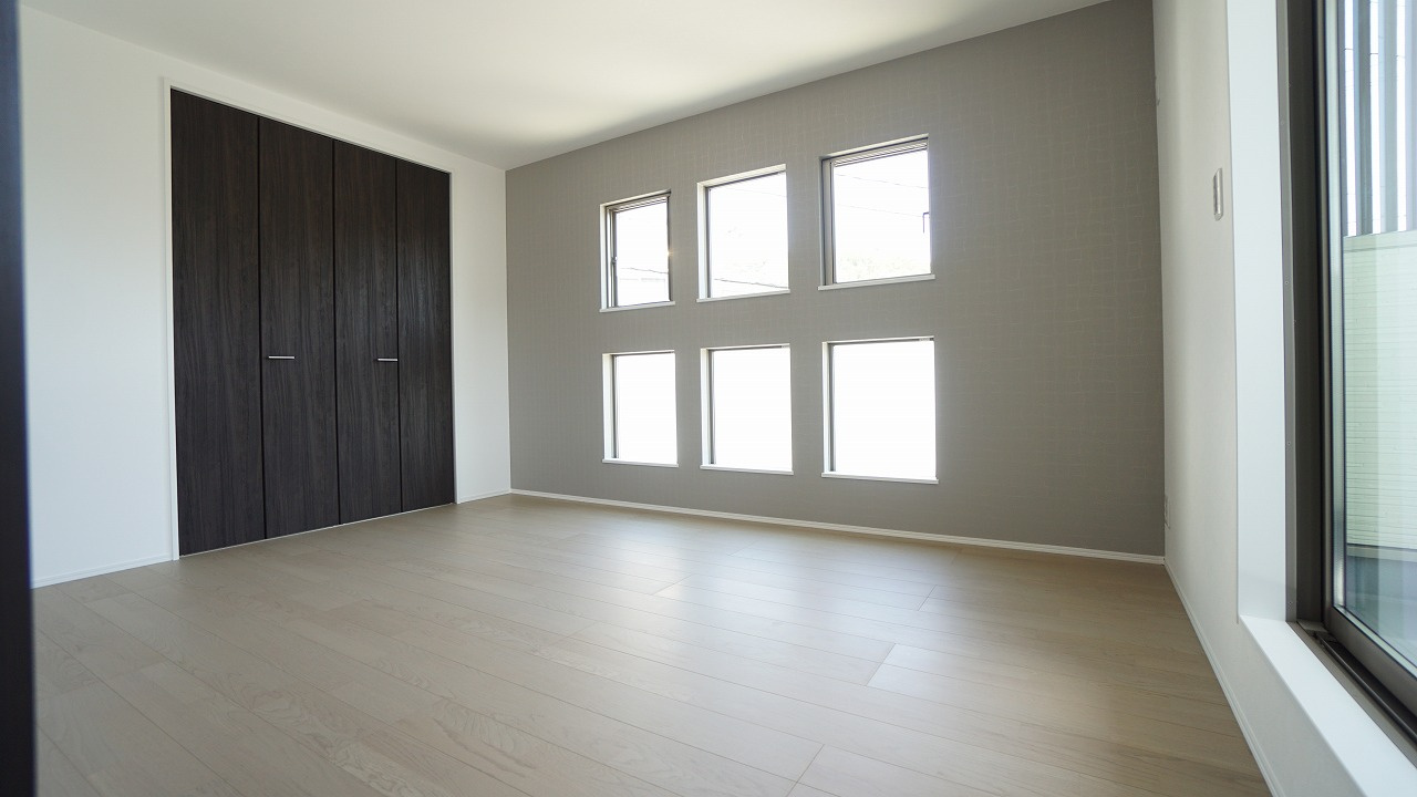 2Ｆの7.88帖洋室　大容量の収納つき　バルコニーつながり