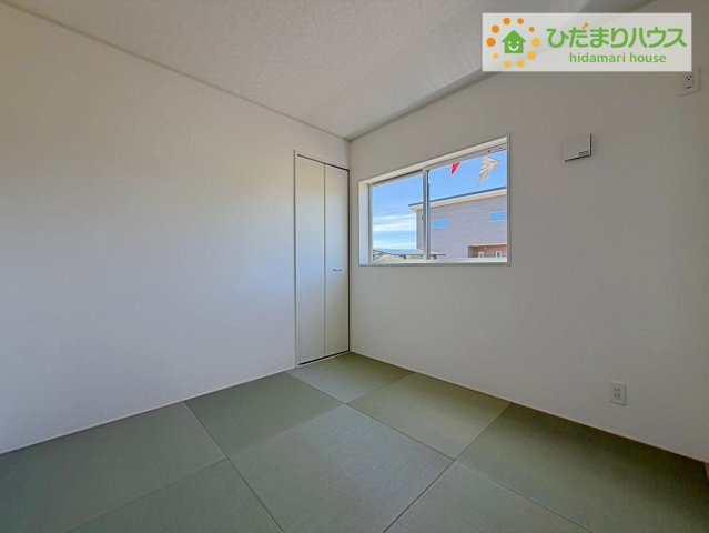 扉を閉じれば来客用のお部屋として。開いて広い空間を作れば、お子様の遊び部屋として使えます！