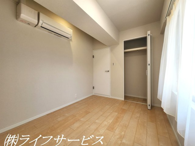 洋室4.8帖／エアコン設置済！洋室は全室陽当り良好の南向き＆クローゼット有！
