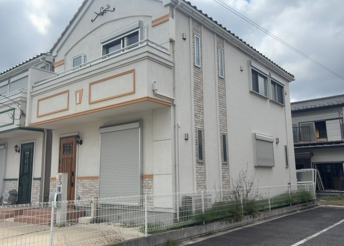 隣家の土地はどうなっているのか、生活利便施設が近くにあるのか、学校まで近いかなど、お客様のライフスタイルにあわせたイメージが重要です。また、近くにあると困る施設が近くにないかも確認するといいでしょう。