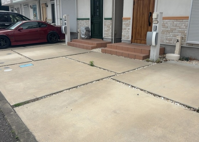 庭のある家に住むことのメリットとして、子どもたちの遊び場を確保できること、ガーデニングや家庭菜園を楽しめること、明るさを確保できることがあります。また、配置を工夫することでプライバシーが確保できます。