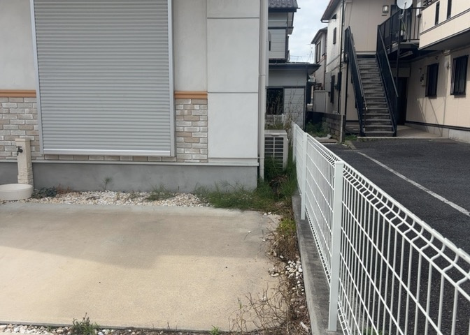 庭があることでガーデニングや家庭菜園はもちろん、こどもの遊び場やペットを放して遊ぶことができます。また、家の周囲に余裕があるということです。隣地との間があれば、十分な日当たりと、風通しが確保できます。