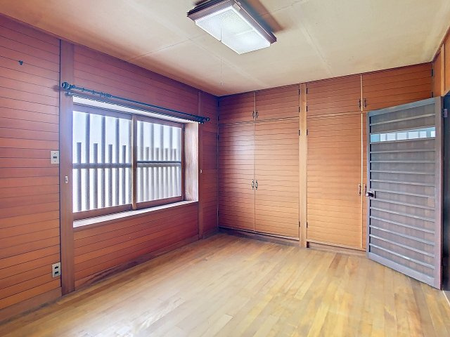 2階6帖洋室です