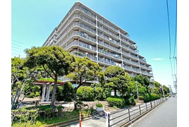 行徳南スカイハイツC棟の外観