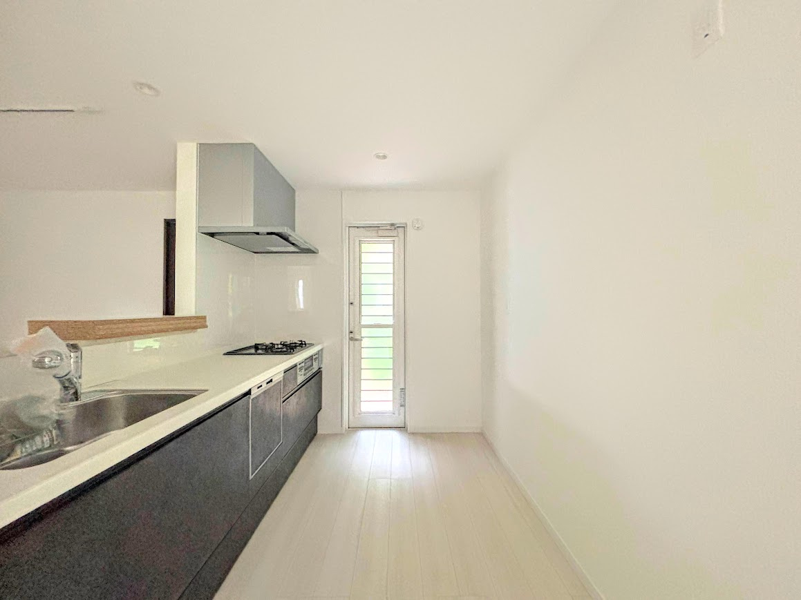 ◆デザイン性と機能性を兼ね備えたキッチンです。リビングスペースとの一体感が生まれ、広々空間を演出してくれます。