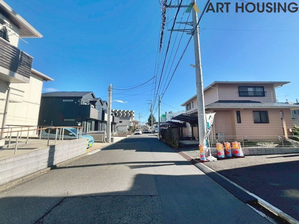 【相模原市中央区星が丘　中古戸建の前面道路含む現地写真】