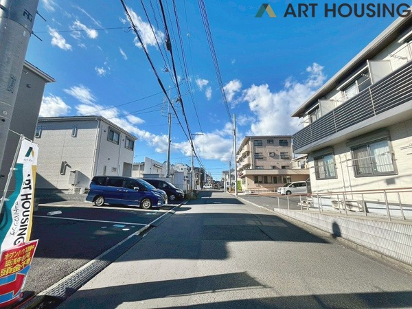 【相模原市中央区星が丘　中古戸建の前面道路含む現地写真】