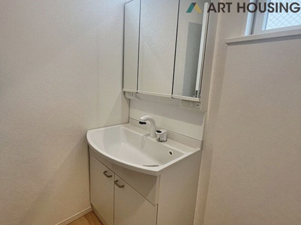 【相模原市中央区星が丘　中古戸建の独立洗面台】