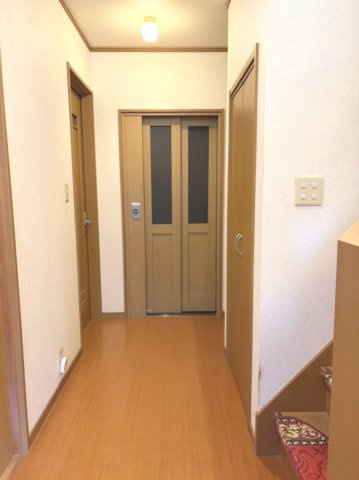 【廊下】　美しい木目が暮らしに温もりと安心感を与えてくれます。