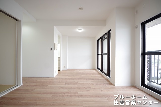 約15.4帖のLDKです！広々とした空間で大きな家具の配置等も困りません♪