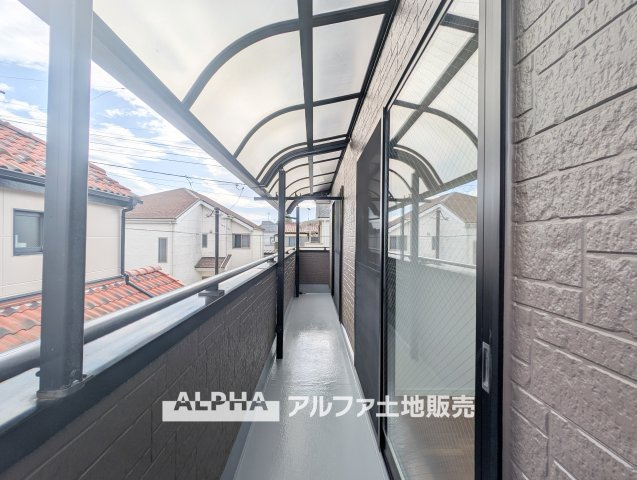 【outward　appearance】　◆バルコニー◆家から望む空はブルースカイ。隔てるものは何もなく、そこにあるのは青い空と白い雲の景色がこの街の彩りを演出している。