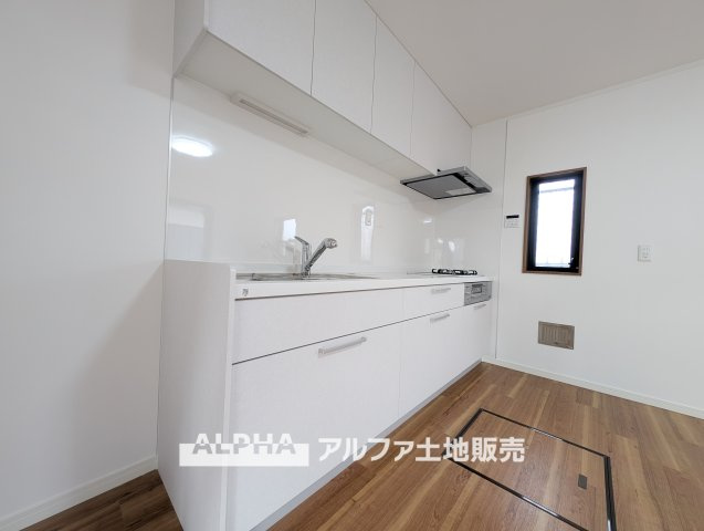 【Happy　circle　Kitchen】　◆団欒キッチン◆キッチンからは家族の団欒が飛び交い明るい陽射しを浴びながらの朝食は楽しく素敵な時を奏でる空間。