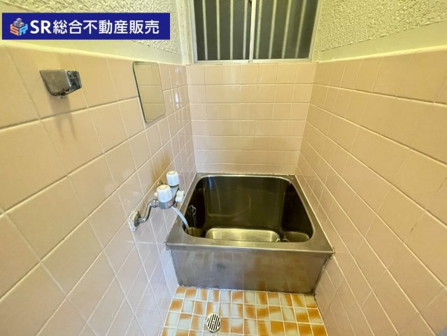 お風呂には窓もあり、換気がバッチリとできます☆