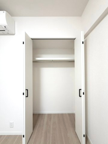 季節のお洋服を収納できます