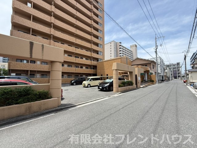 前面道路含む外観