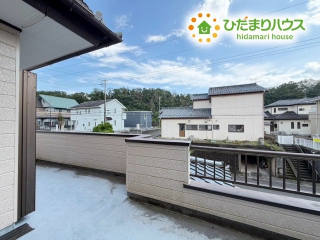 広々としたバルコニーは、大量の洗濯物を干しても余裕！お布団だって、家族全員分をいっきに干せますね(^O^)