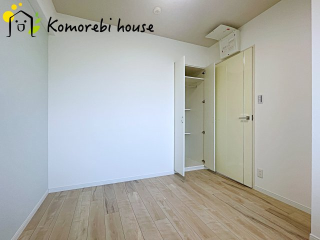 落ち着いて過ごせるお部屋なので、寝室にいかがでしょうか
