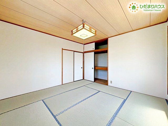 畳の香りに包まれながら、日中はごろんと横になってお昼寝をしたり、お洗濯物を畳んだりする家事スペースとしても便利に活用いただけます♪