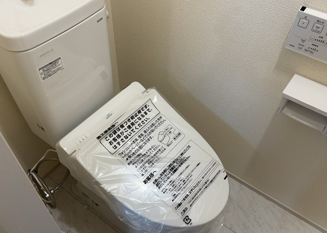 トイレは大きさや形、機能、抗菌性などが異なる多種多彩なタイプが各メーカーから出ています。それぞれに良さがあるため、事前にどういったタイプのトイレがいいのかをご家庭内で決めて、内見に行くといいでしょう。