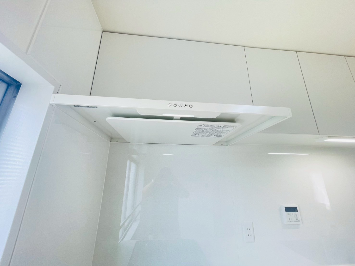 調理中の煙やにおいを効率的に換気し、キッチンを快適に保ちます