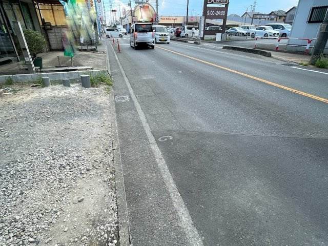 前面道路が広く、駐車がし易いです！