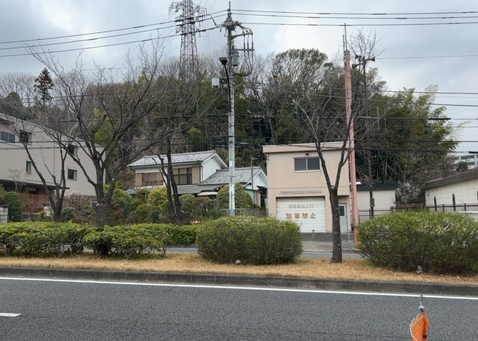 眺望を気にして物件を探す場合、前面に建物が建っていないか現地で確認しましょう！前面に建物があると景色はもちろん、日当たりや風通しにも影響が出てきます。住んだ時のことを想像しながら現地見学をしましょう。