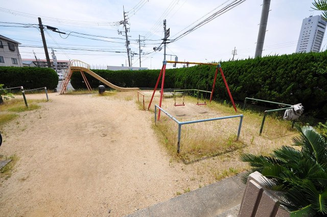 隣接公園