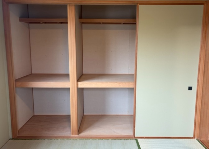デザイン性を重視しすぎて収納が少なかった！なんてことにならないため、事前に現地で収納の数を確認しておくことをお勧めします。クローゼット以外にも床下収納や屋根裏収納、パントリーなどもチェックしましょう。