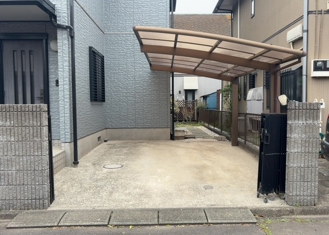 駐車場と明記されていても、最小スペースでつくられた駐車場だと大型車は駐車できなかったり、出入りしにくくなったりする可能性があります。お車のサイズと購入したい物件の駐車場のサイズを現地で確認しましょう。