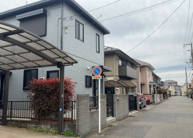 お持ちの車種によっては前面道路が広い方が便利でしょう。しかし、前面道路が広ければその分交通量が多くなるため、騒音などが気になる場合があります。実際に現地を見学し、周辺交通量や騒音などを確認しましょう！