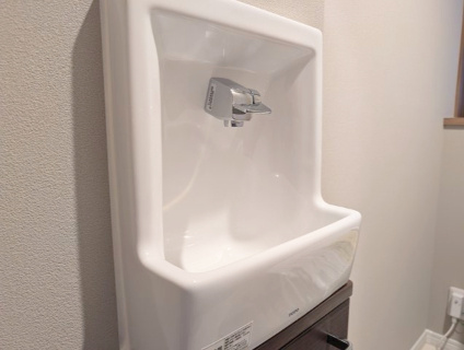 トイレには便利な手洗いスペースも備えています。