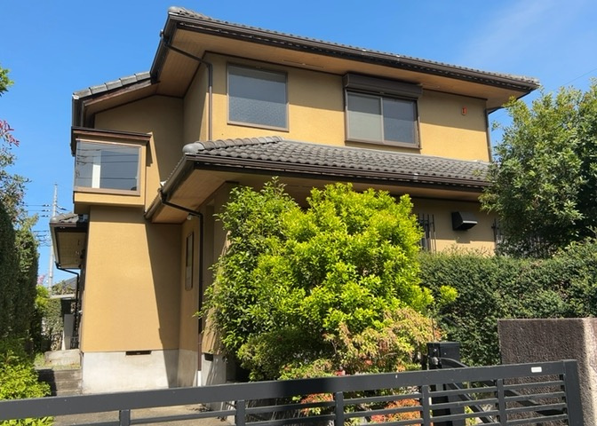 木造住宅とは土台、壁、柱など建築物の強度を支える構造体の材に木が使用されている構造を指します。構造体は建物の自重を支えるだけではなく風圧や水圧、積裁荷重などあらゆる衝撃に耐えるための基礎です。