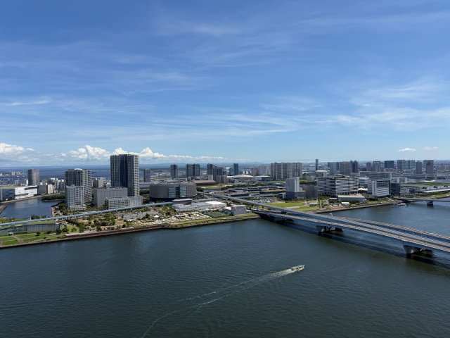 南側バルコニーからの眺望（運河を望む）