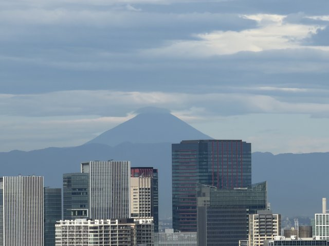 南側バルコニーから西側の眺望（富士山を望む）