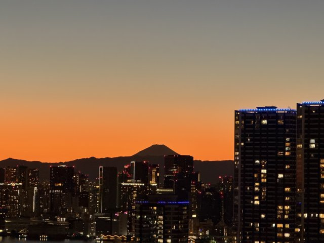 南側バルコニーから西側の眺望（富士山望む）